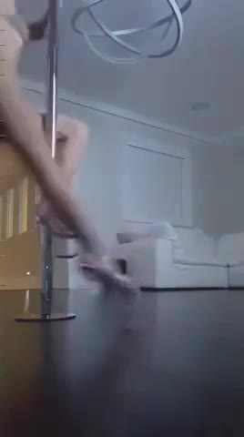 Bhad Bhabie Stripper Pole Dance OLF Video Leakd!!!