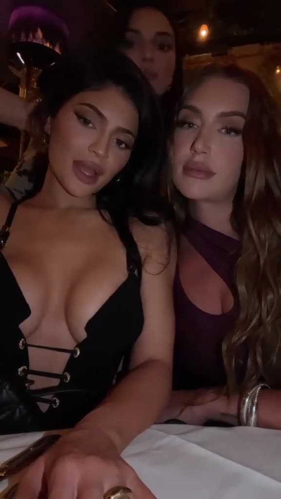Kim Kardashian So Sexy!!! Have fun with Her Friend