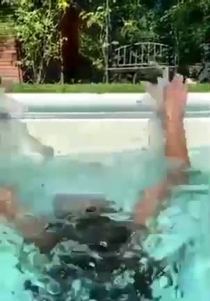 Valery Altamar!!! Hot big ass in pool new vid-update