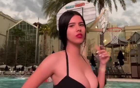Tabithalookofsky!! Hot sexy in pool