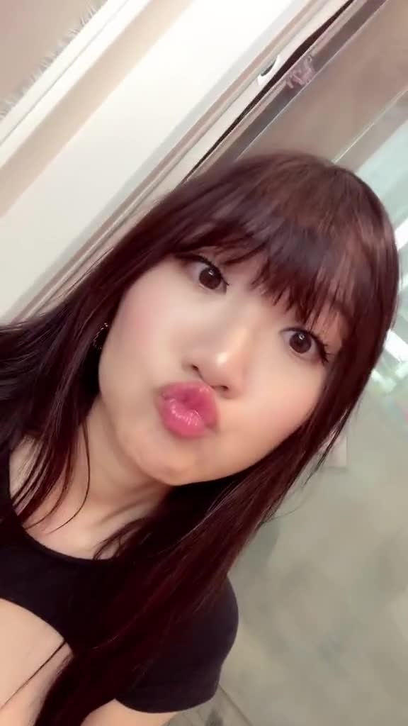 Aria Saki kissing…