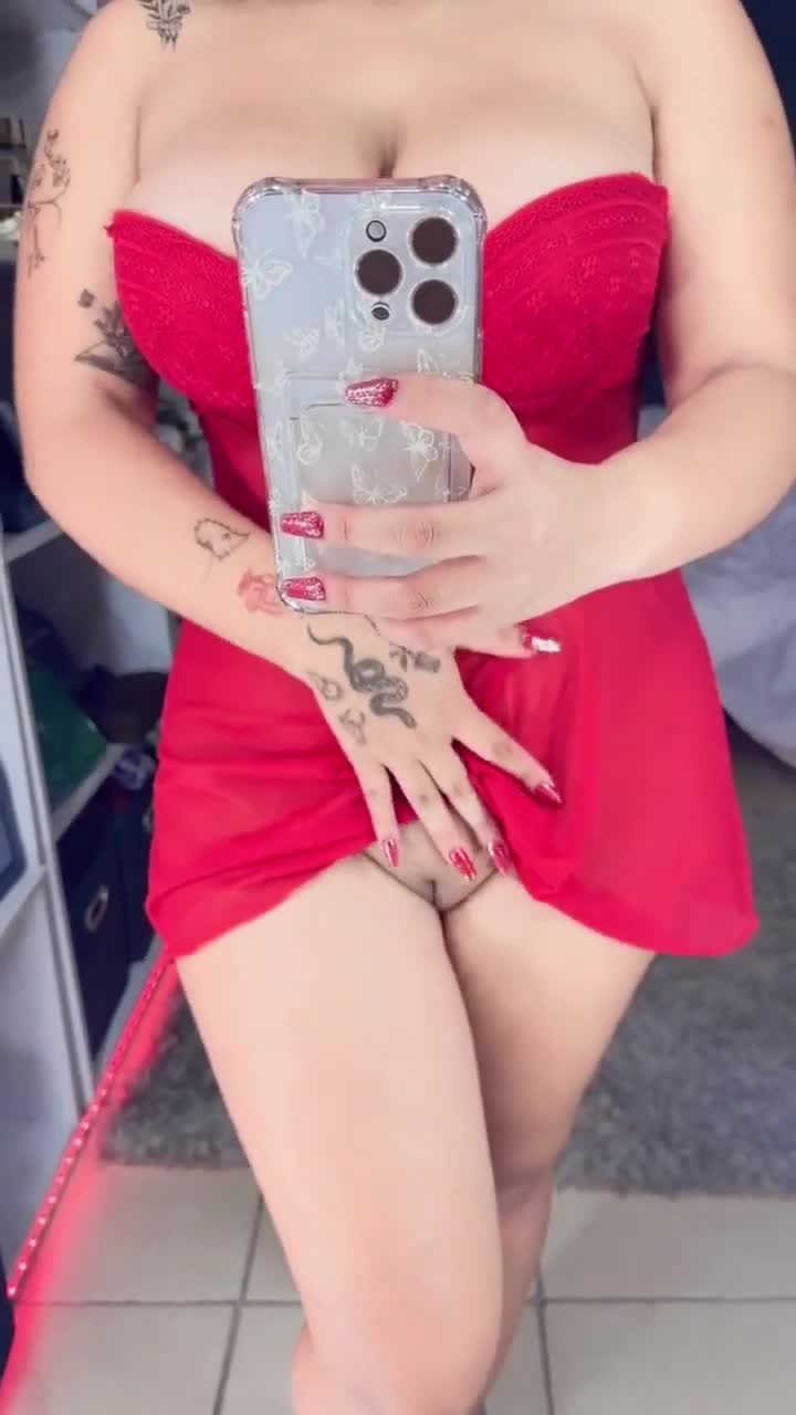 Dulce Viri showing pussy…
