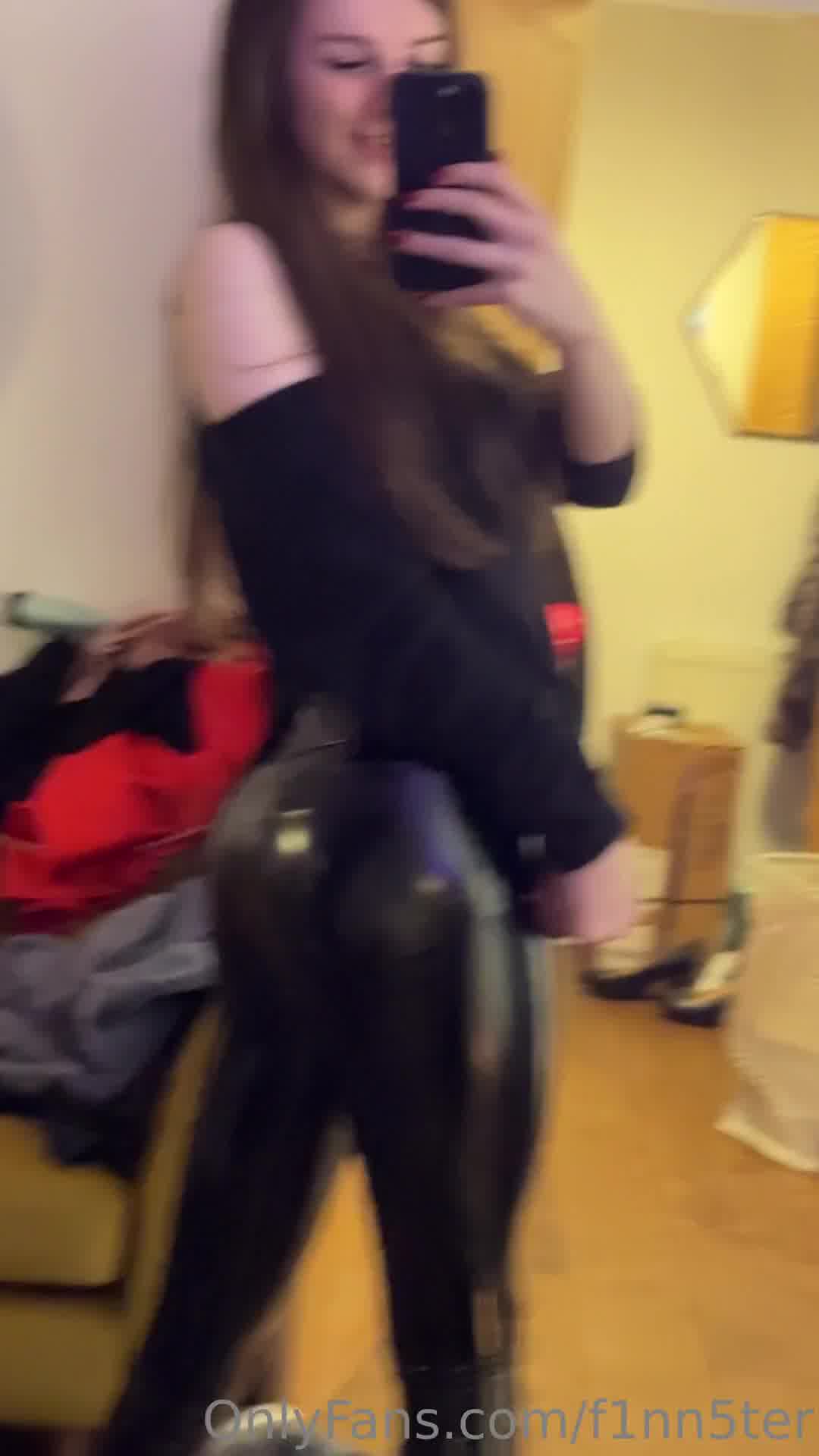 F1nn5ter hot showing perfect body