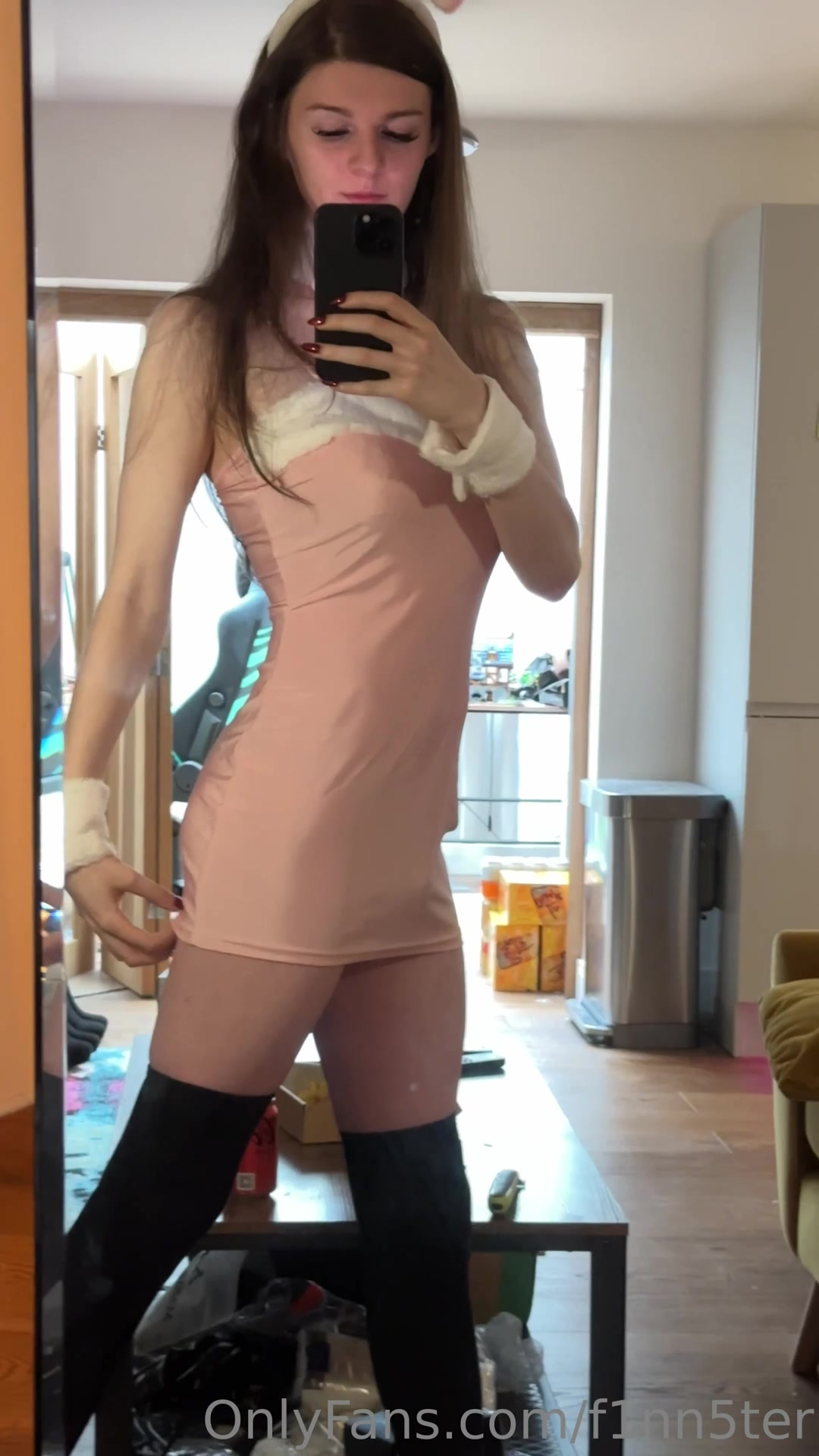 F1nn5ter – Sexy in bedroom!!