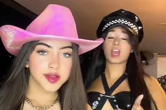 Laura Sofia – Sexy with her friend
