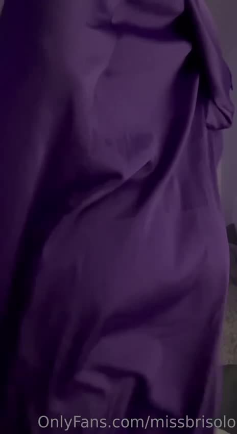 Missbrisolo showing big butt