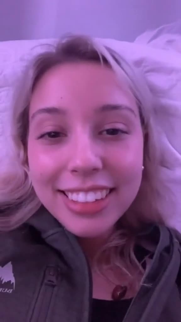 Samantha Schwartz on bed…