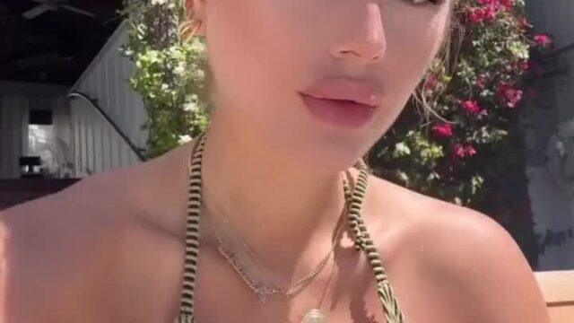Arabella Chi hot sexy bikini…