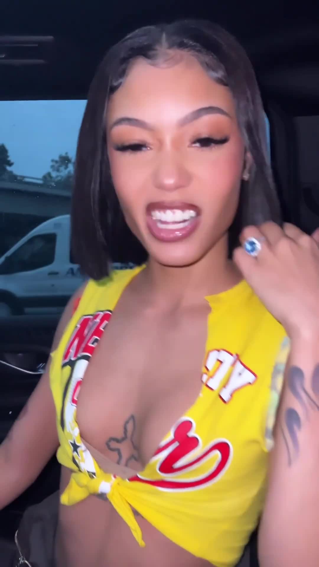 Coileray – Sexy in car…
