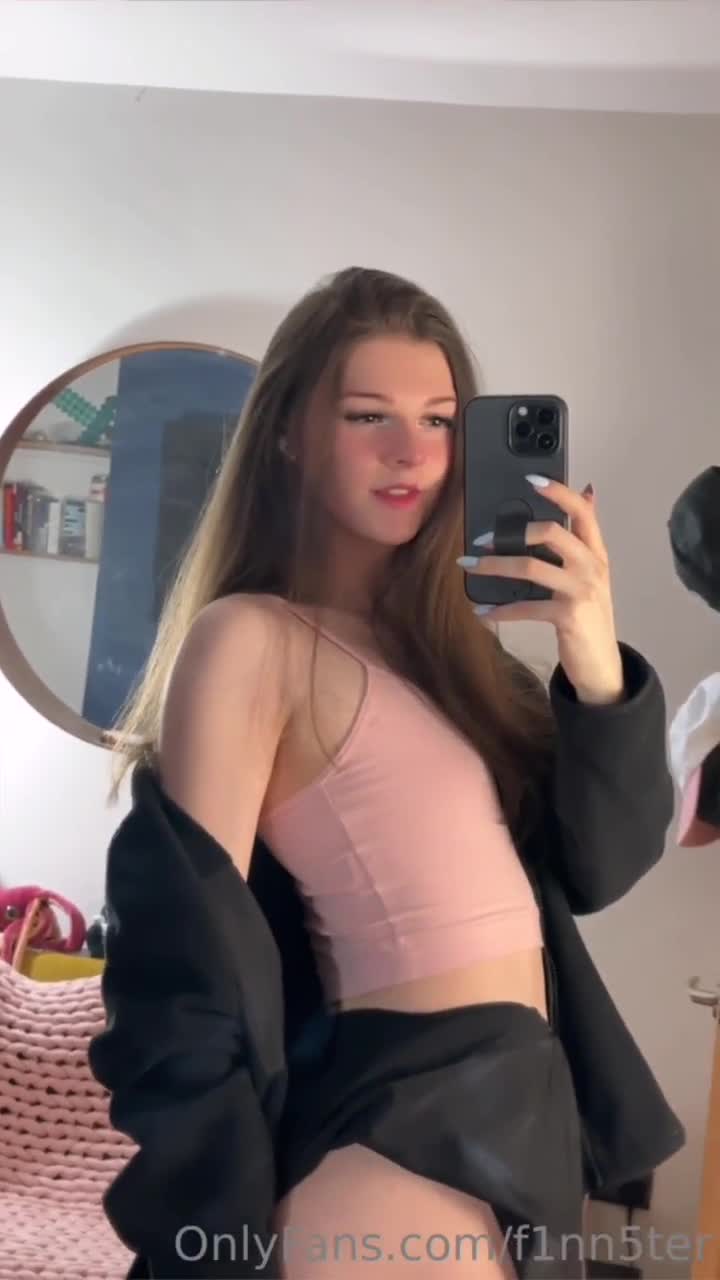 F1nn5ter!! Hot big butt in bedroom…
