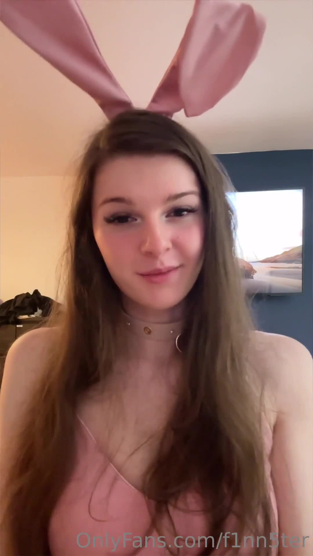 F1nn5ter hot sexy bunnie…