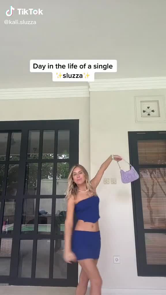 Kalisluzza sexy babe…
