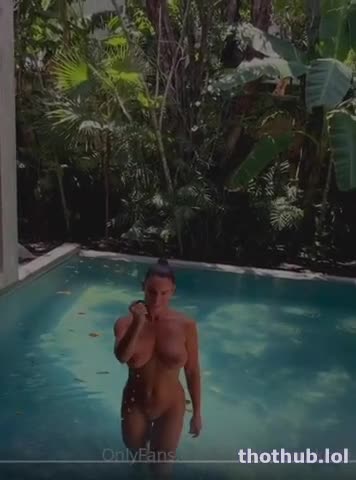 Lucia Javorcekova nude pool…