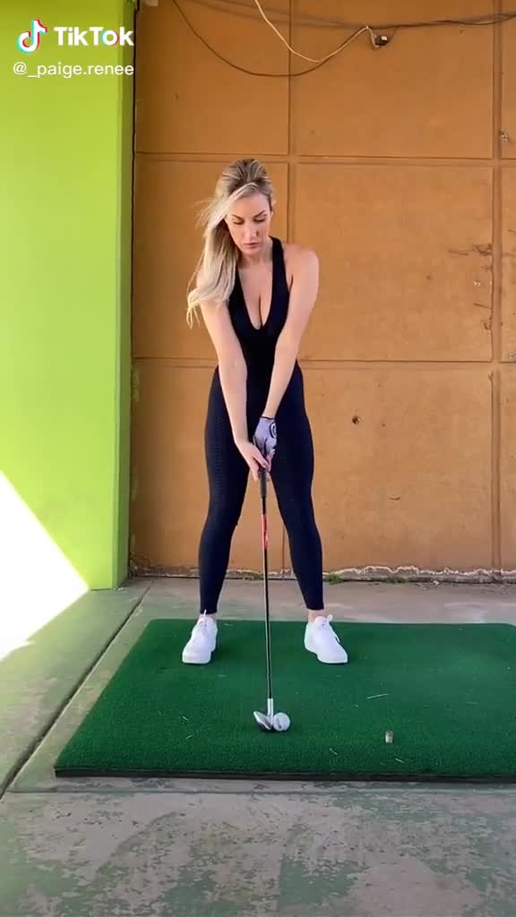 Paige Spiranac!! Sexy in golf…