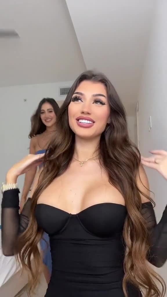 Ester Bron – Sexy with her friend