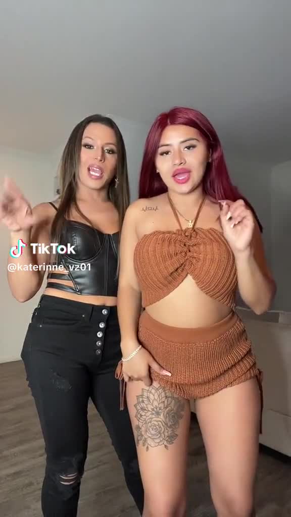 Katerinevz01 – Sexy with her friend