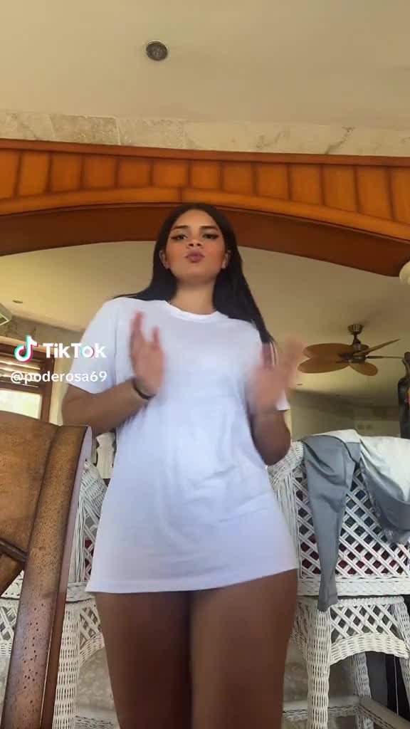 Lapoderosa69 sexy babe