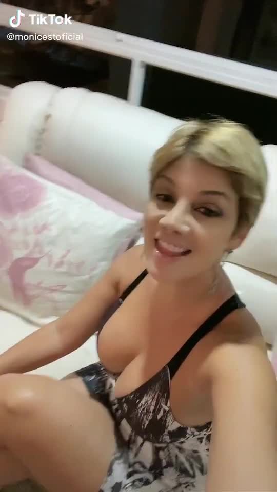 Monicest on bed…