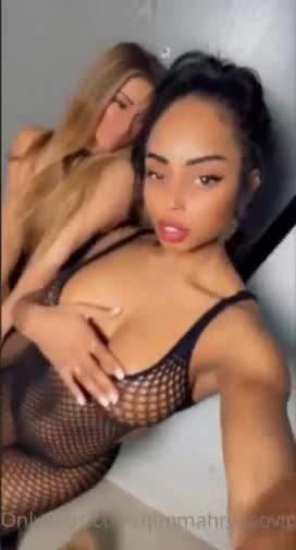 Qimmah Russo – Nude show with her friend
