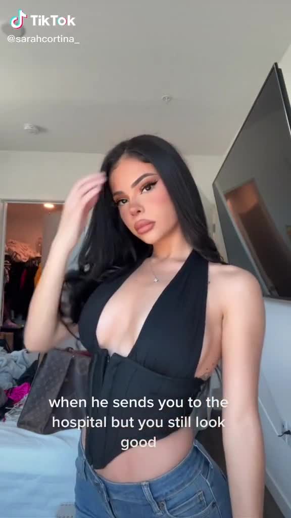Sara Cortinez – Sexy with erotic body