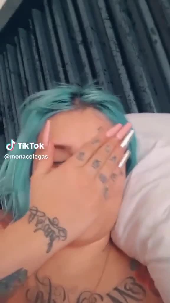 Monafashion – Nude show on bed