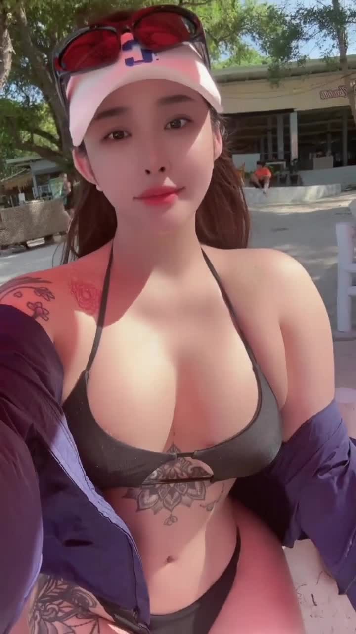 Songyuxin Hitomi hot sexy bikini