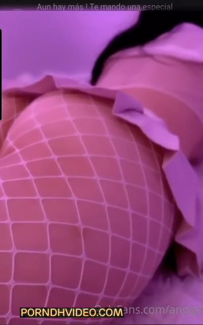 Angigss show porn on bed video