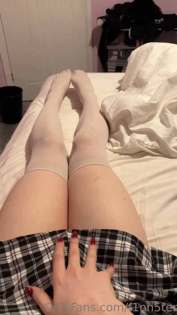F1nn5ter sexy babe