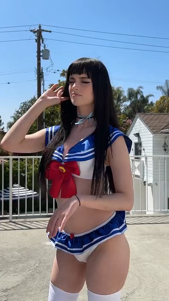Soogsx – Sexy with erotic body