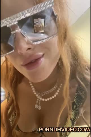 Bella Thorne – Sexy with erotic body