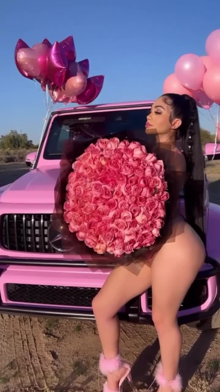 Jailyne Ojeda w/ Monafashion!!! Sexy show erotic body