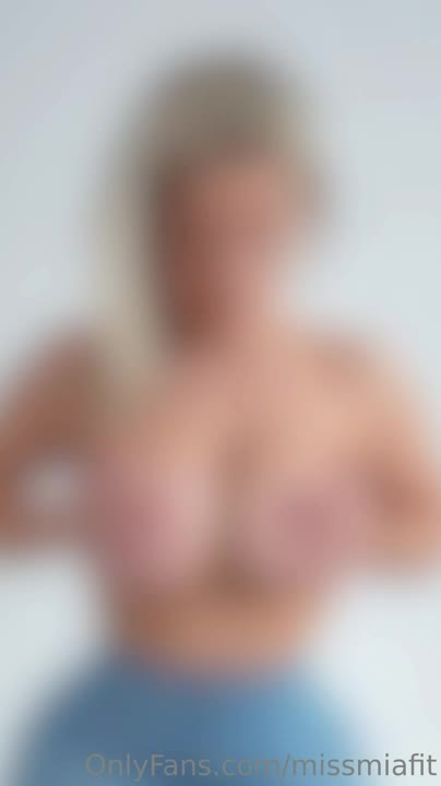 Missmiafit naked big boobs tease!!! New Onlyfans video leak so hot
