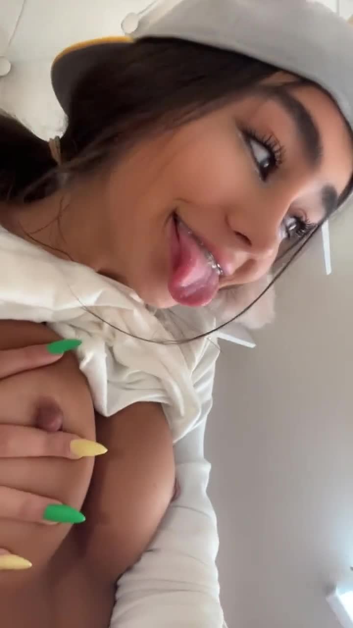 Husvjal/Husvjjal2 naked show big boobs tease!!! New trending video leaked
