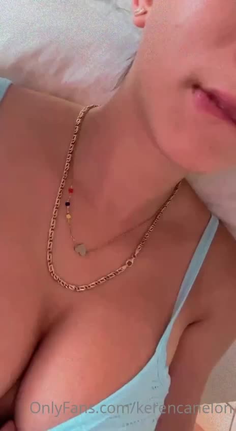 Keren Canelon show big boobs on bed!!! So hot