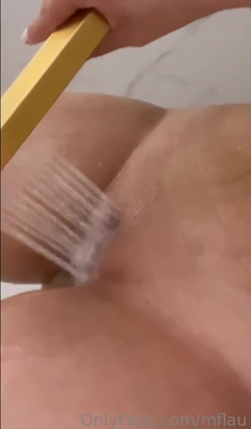 Lauri Garcia naked pussy in bathroom!!! So hot
