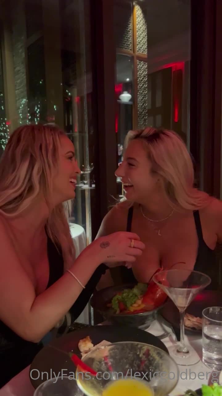 Lexicgoldberg sexy show erotic body with her friend!!! Omg…