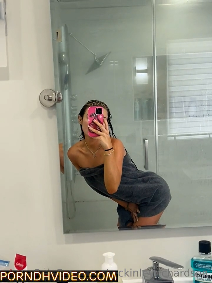 Mckinley Richardson – Nude shower in bath!!! Omg…