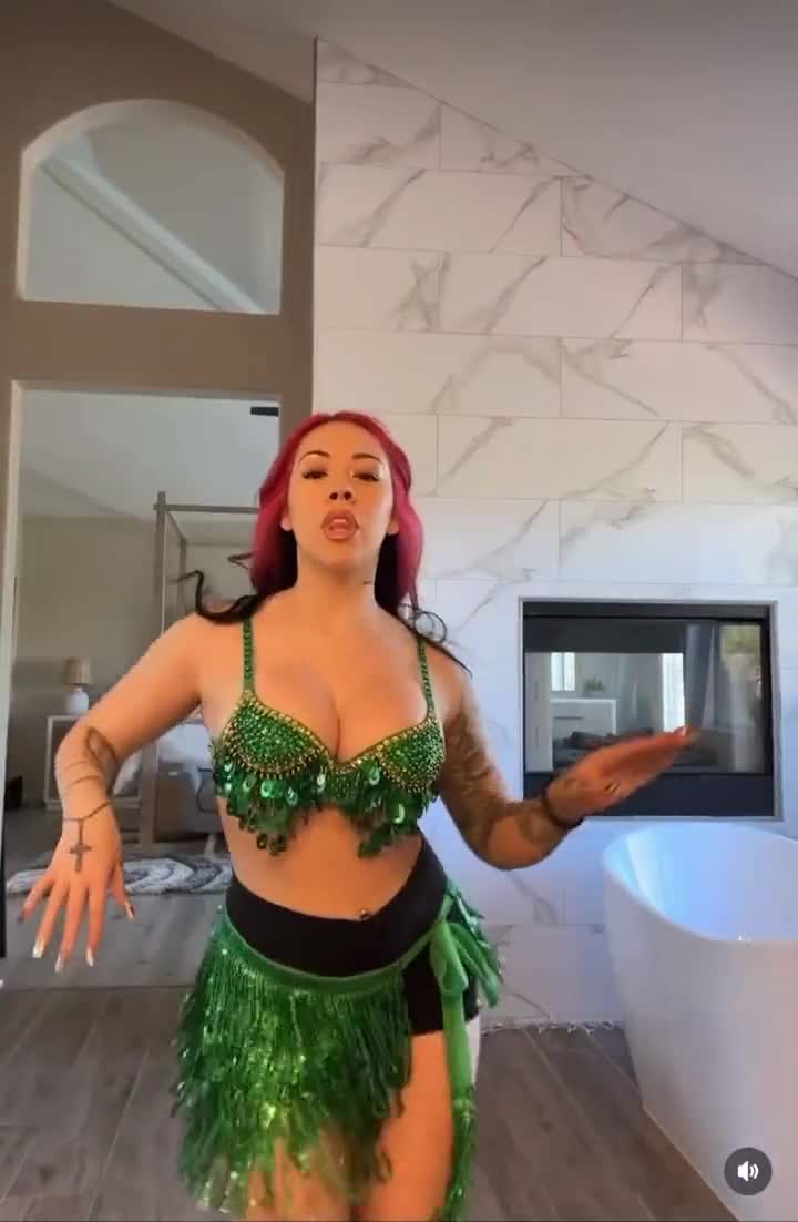 Salice Rose twerking big ass so hot!!!