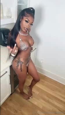 Asiandoll – Nude show in kitchen!!! Hot Onlyfans video leaked