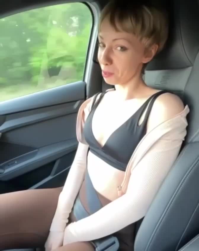 Militante Veganerin/Diewildeveganerin masturbation in car so hot!!! Viral video leaked