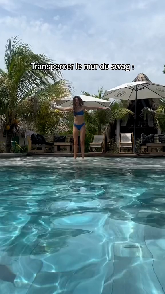 Poqssi/Carla poquin Sexy in the pool!!! So hot