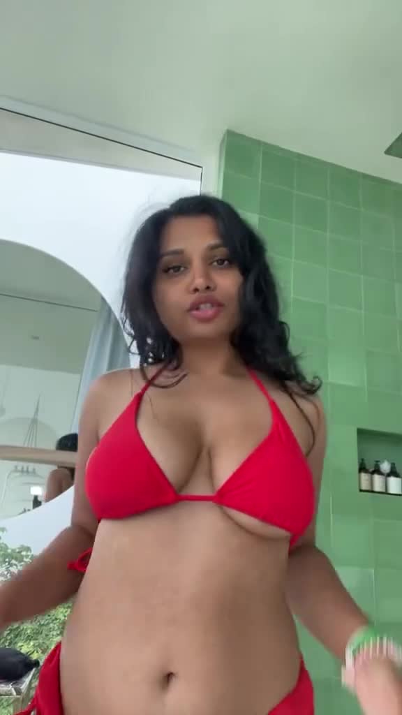 Zara Patel sexy in bath!!! So hot